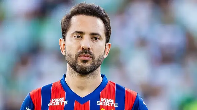 Imagem de Everton Ribeiro recebe título de Cidadão Soteropolitano