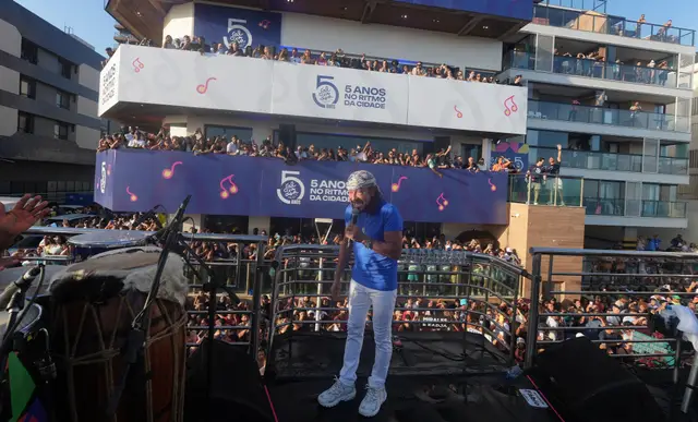 Imagem de Milhares de foliões participam do Super Bololô da Salvador FM