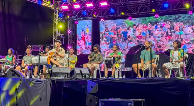 Imagem de Itacaré Samba Festival faz a sua estreia com grande público na Praia da Coroinha