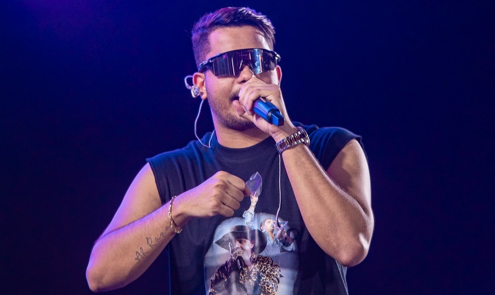 Imagem de Pela primeira vez, Mikael Santos comanda trio no Pré-Caju