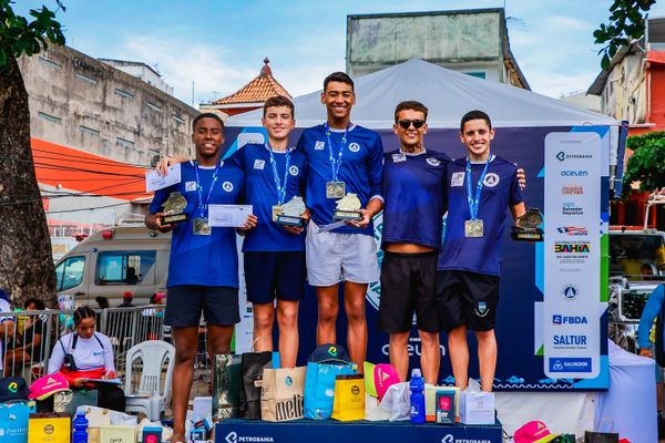 P&oacute;diu Masculino   Bulos Photo Art